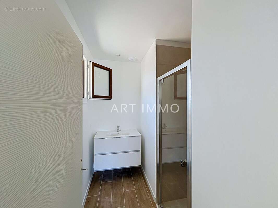 A vendre appartement trois chambres avec balcon. - photo 6