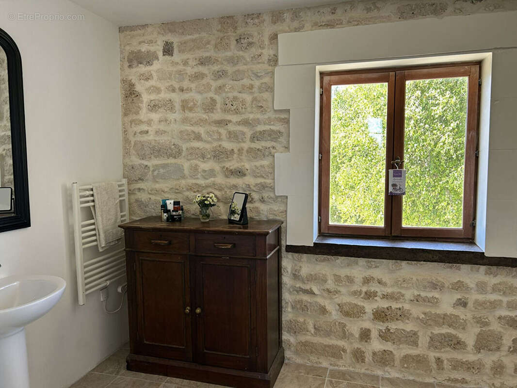 Grande maison de caractère au coeur de Néré avec jardin et dépendance - photo 15