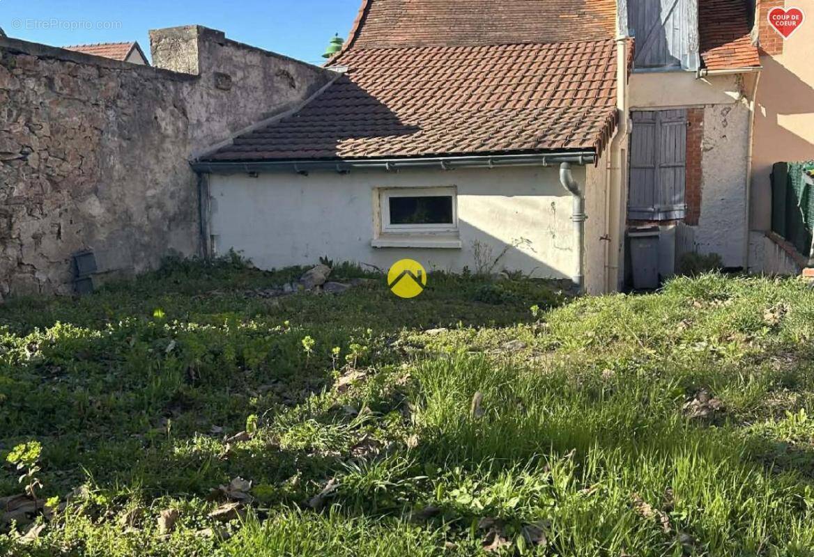 Maison à MONTMARAULT