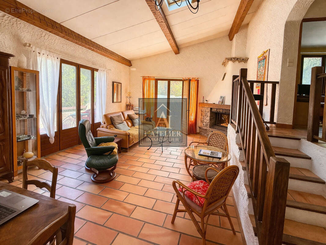 Maison de caractère avec dépendance, sous-sol et piscine au calme absolu sur 3000 m2 - photo 15