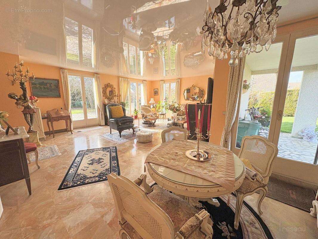 Maison à OZOIR-LA-FERRIERE