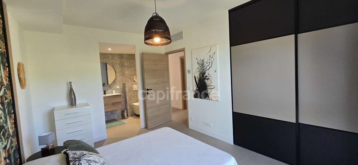 Appartement à vendre 4 pièces BANDOL (83) + 2 parkings + terrasse - photo 16