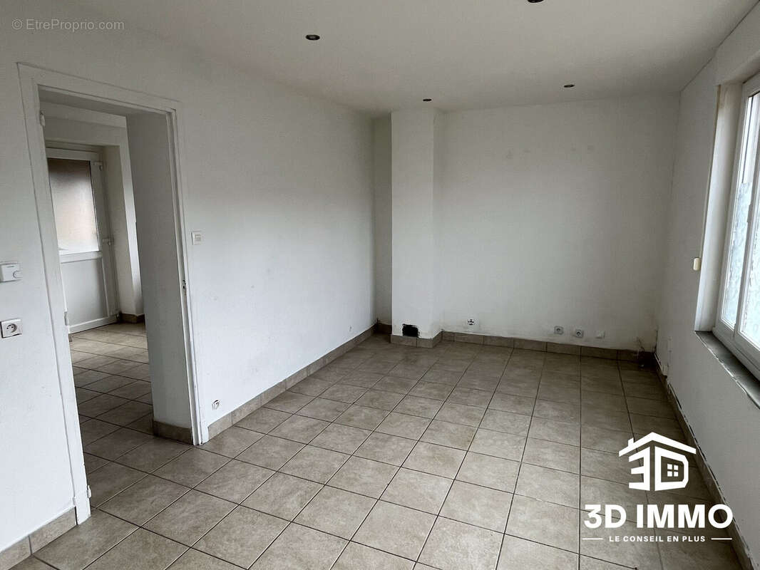 Maison à AVESNES-SUR-HELPE