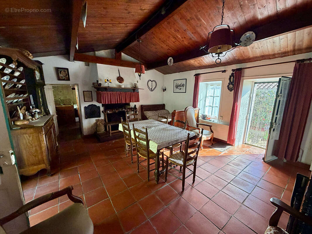 Maison à COMMEQUIERS