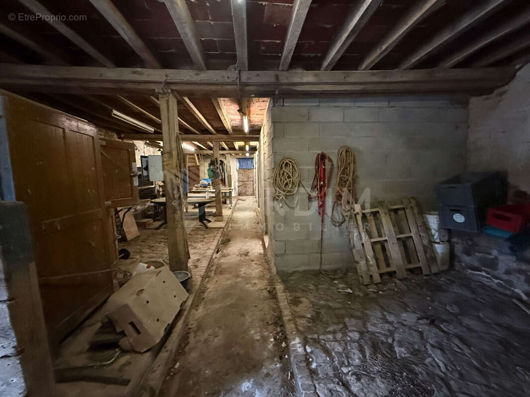 Maison à MOUTIERS-EN-PUISAYE