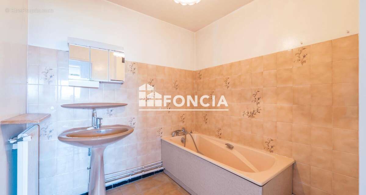 Appartement à FRESNES