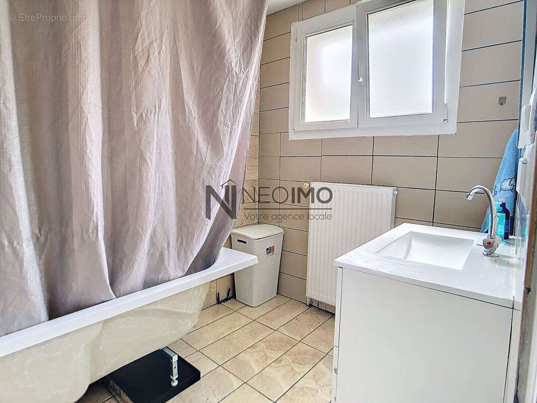 Maison à NEUFCHATEAU