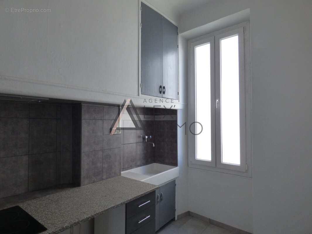 Appartement à MARSEILLE-4E