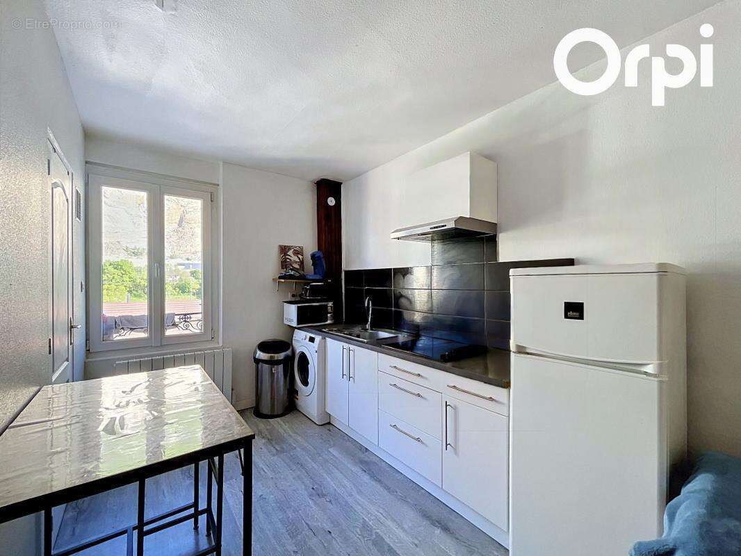 Appartement à ETREMBIERES