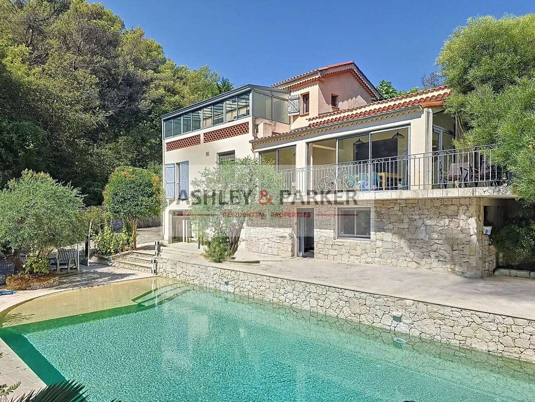 Maison à EZE