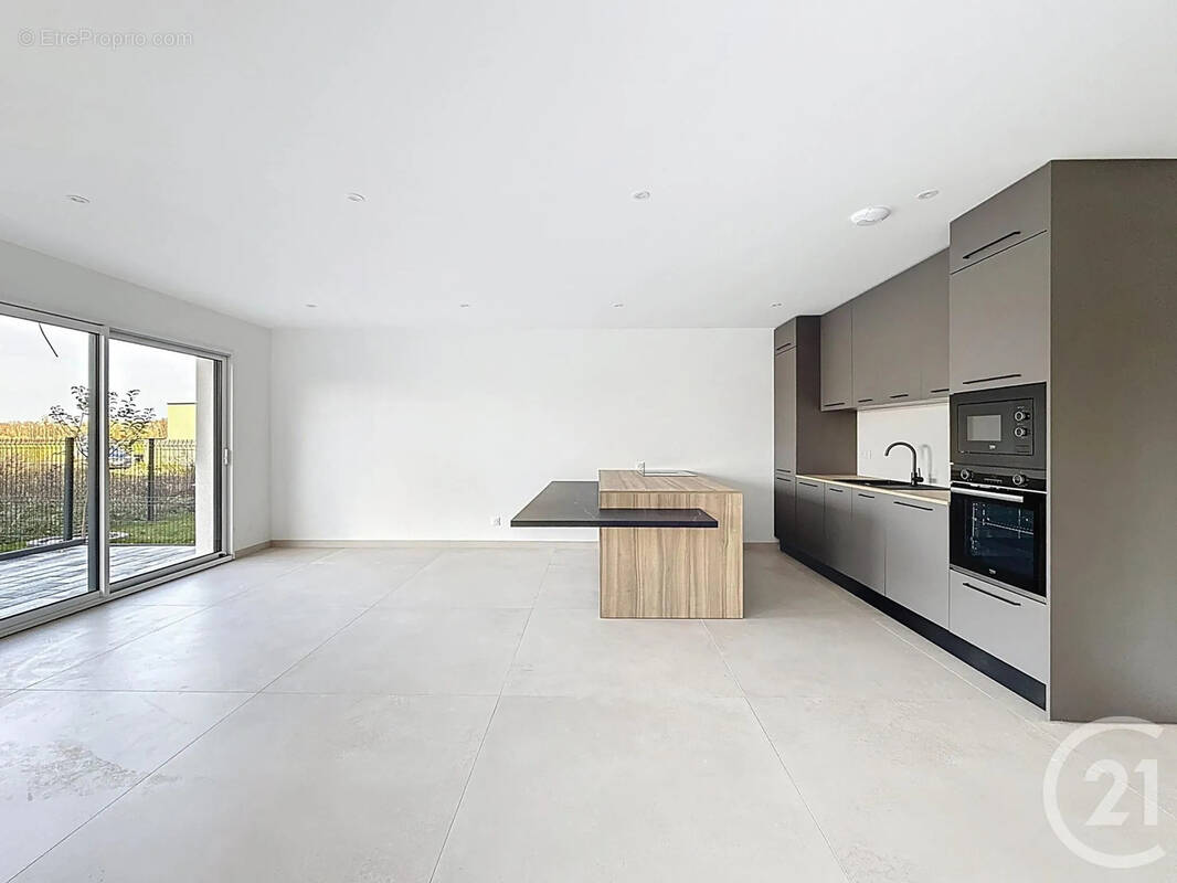 Maison à SAINT-JULIEN