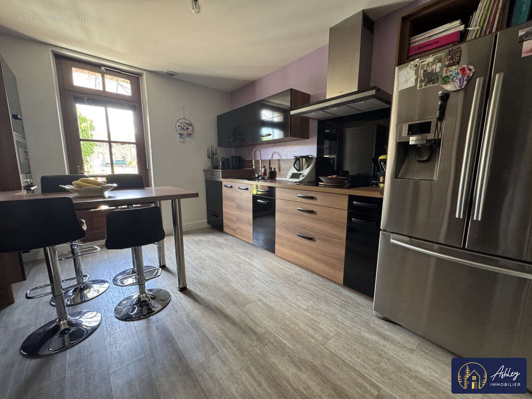 Maison à vendre 12 pièces YDES - Maison à YDES
