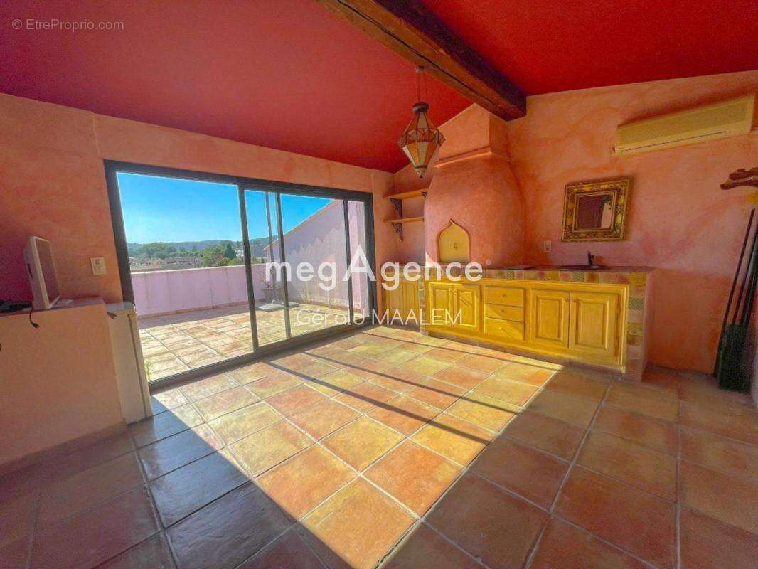 Maison de Maître de 231m² avec garage et terrasse à Cogolin - photo 5