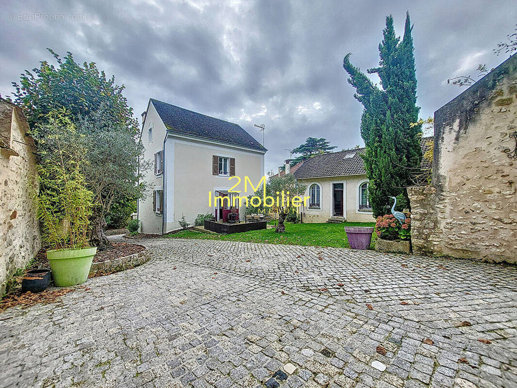 Maison à LE MEE-SUR-SEINE