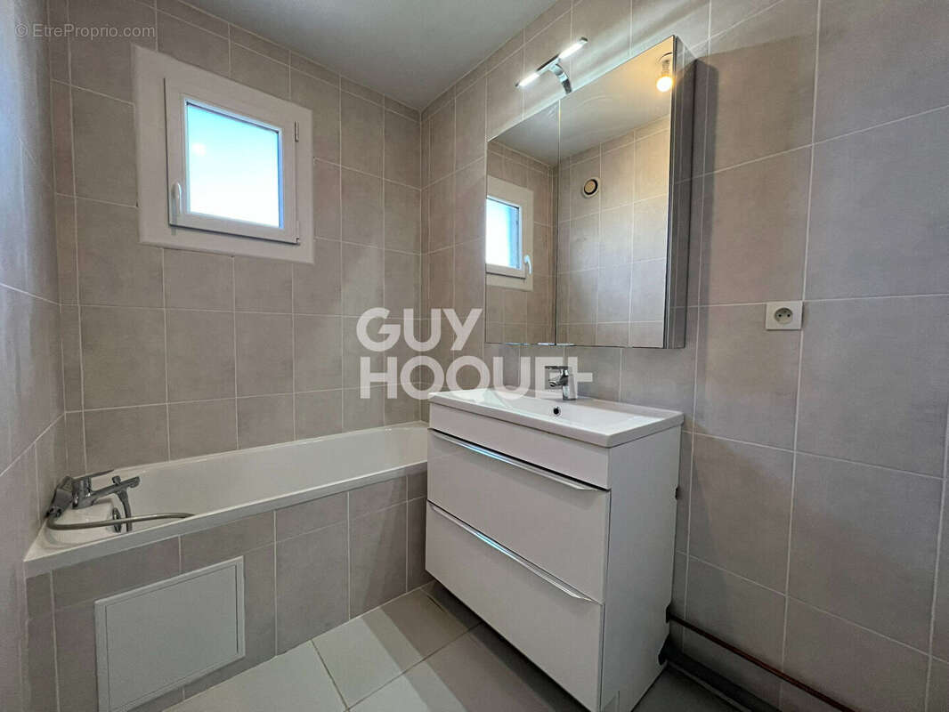 Appartement à DECINES-CHARPIEU