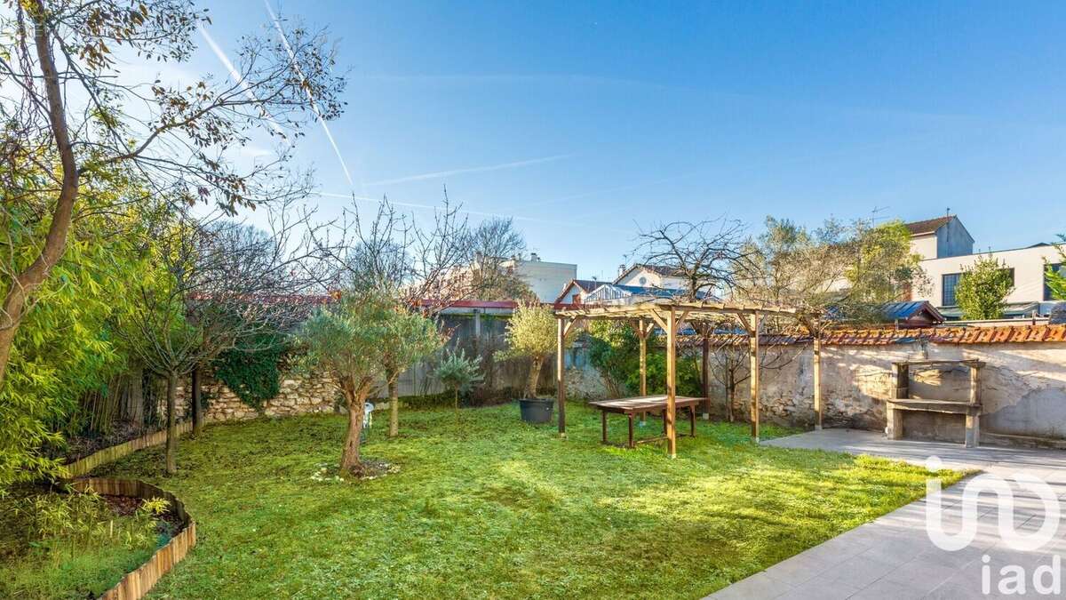 Maison 250 m² à Saint-Maur-Des-Fosses  - photo 3