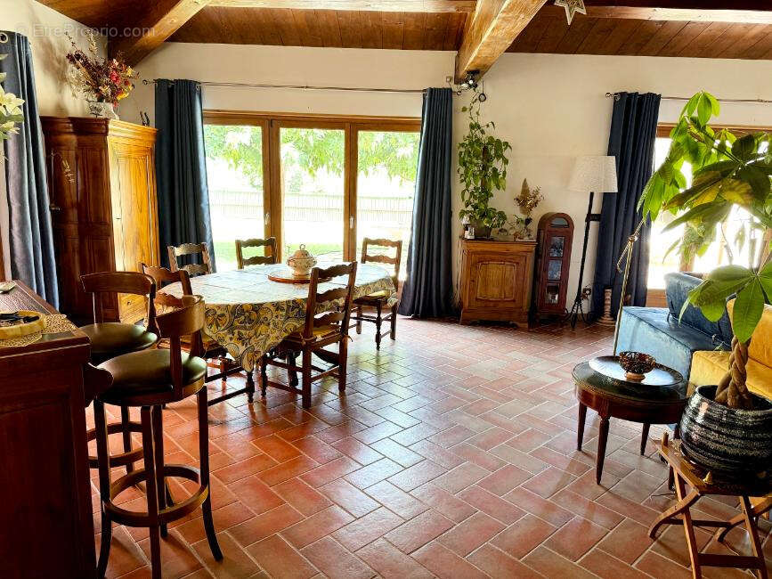 Draguignan villa F6 197m2 piscine garage terrasse 3800m terrain 795000€ crn2373 DPE A - photo 10