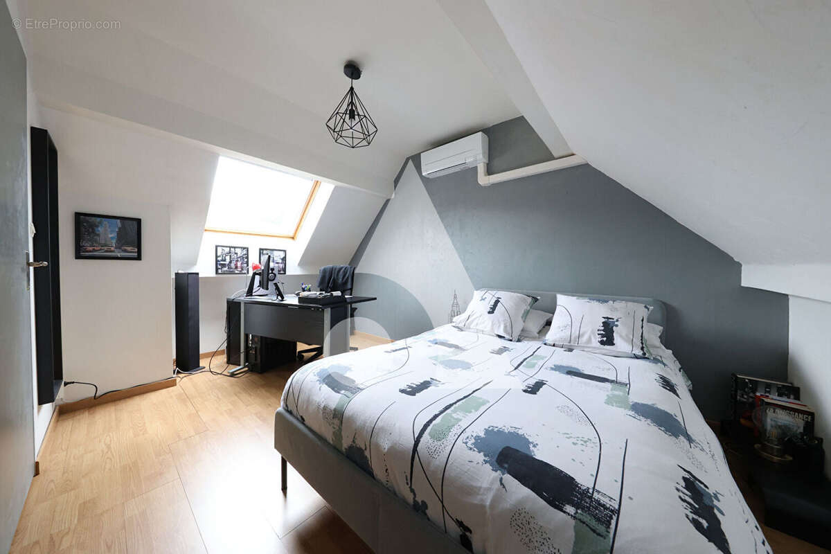 Maison à SAINT-PIERRE-DU-PERRAY