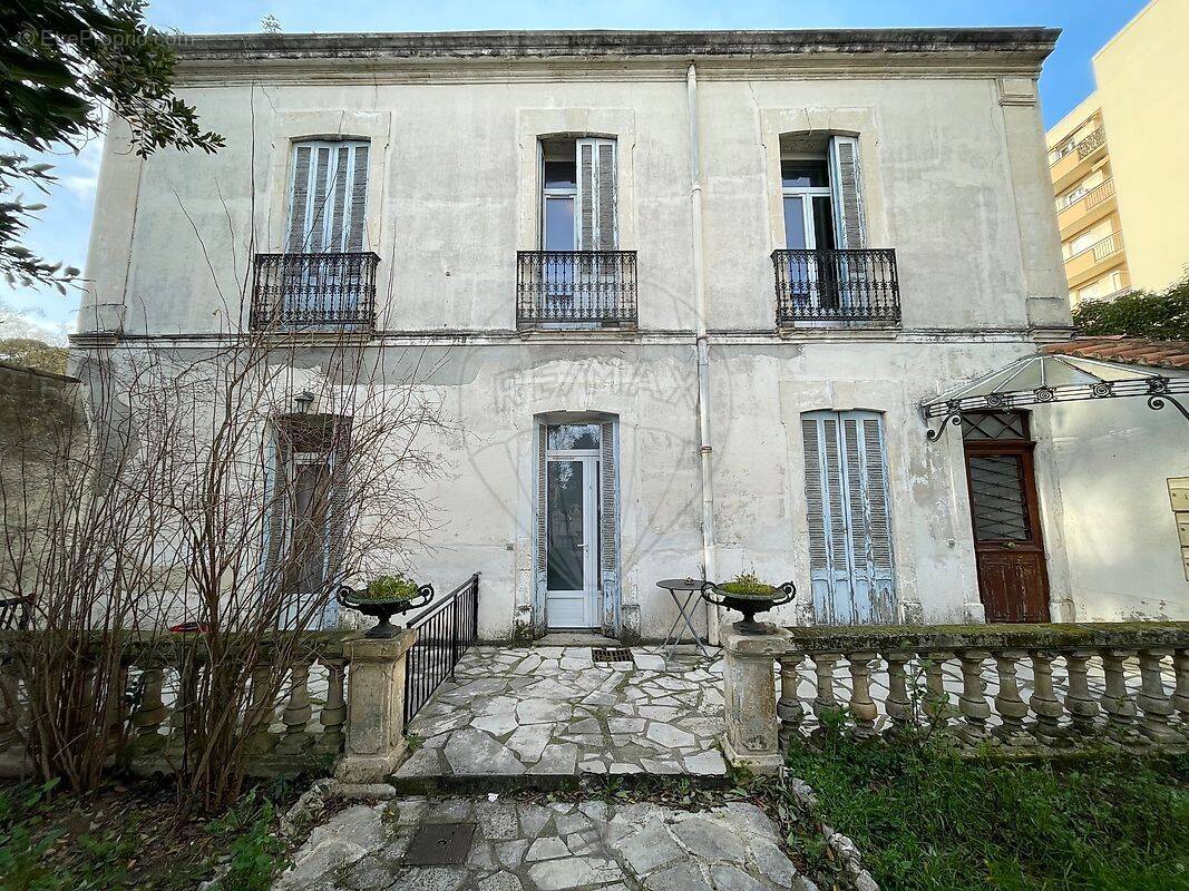 Autre à NIMES
