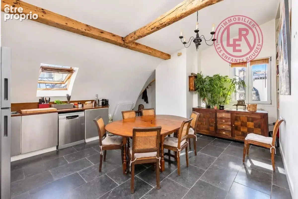 Paris 3ème – Appartement 4 pièces au dernier étage avec ascenseur - photo 2