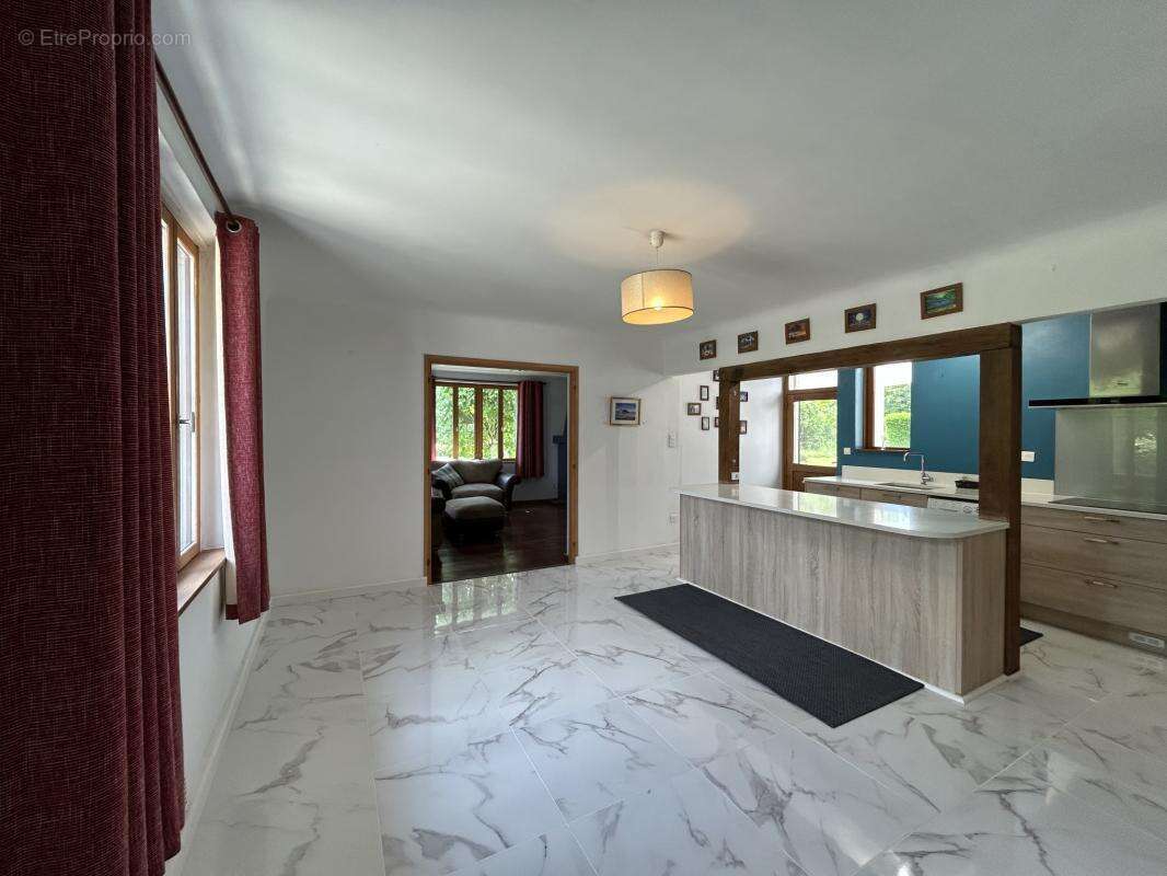 Maison de Campagne avec Garage, Carport et Potentiel d'Aména - photo 4