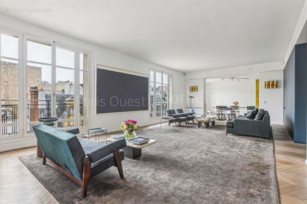 Appartement à PARIS-16E