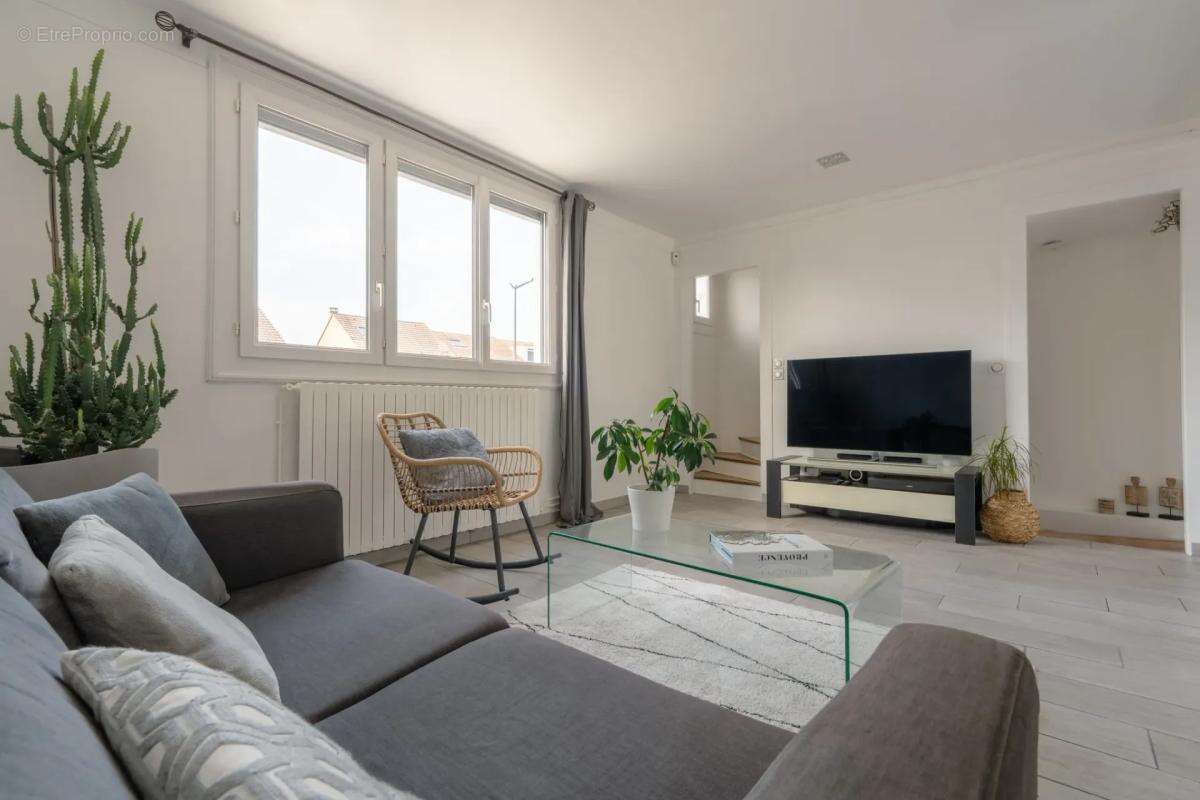 Maison rénovée 6 pièces 153 m² à Antony - photo 3