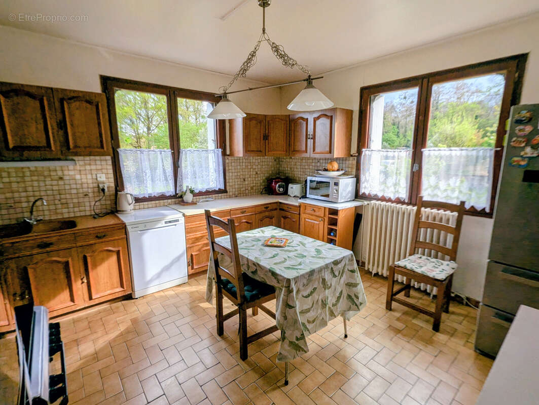 Maison à LA QUEUE-LES-YVELINES