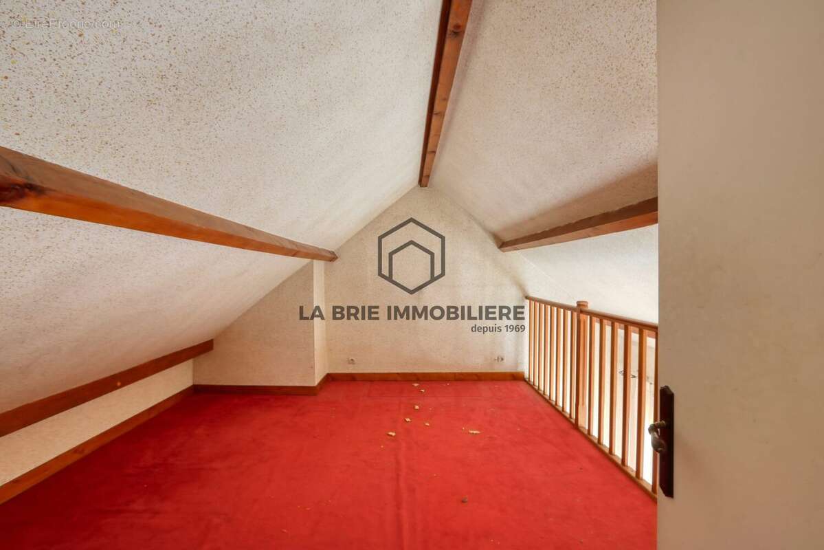 Maison 179 m² à Villecresnes  - photo 4