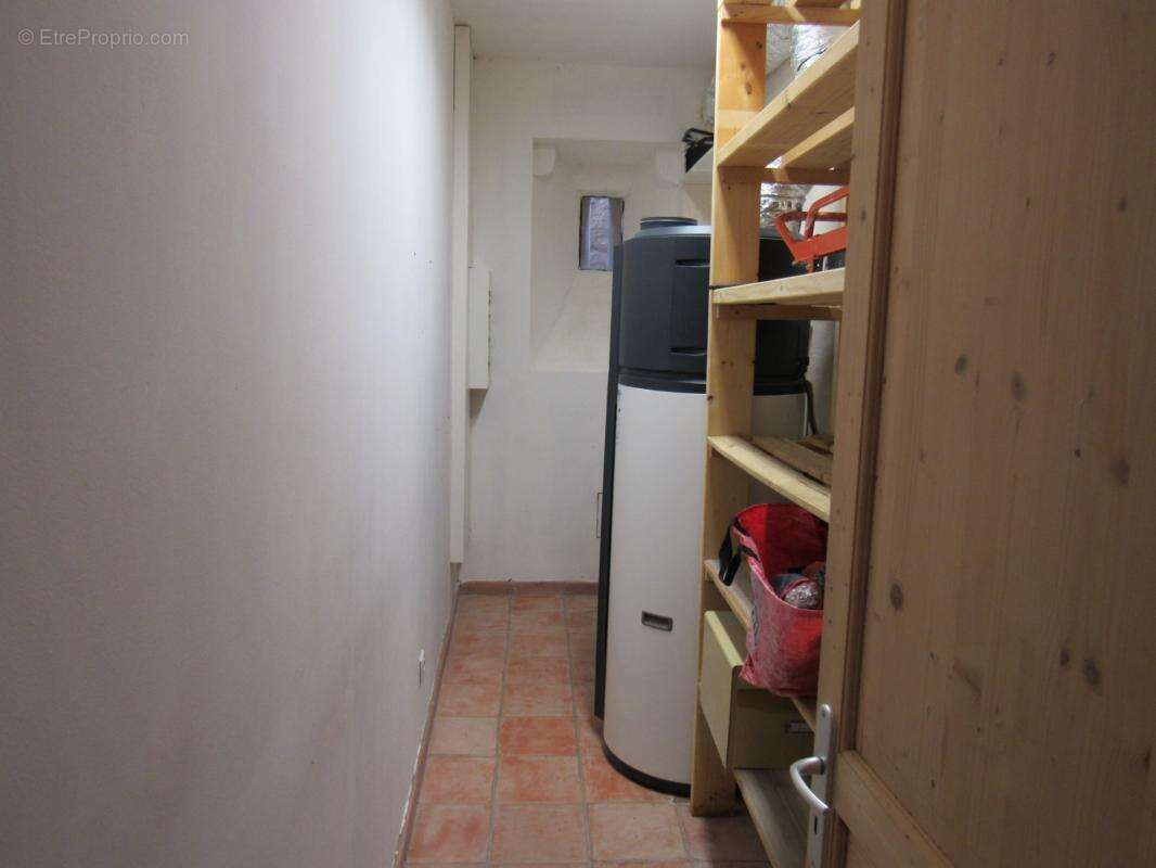 Grande maison medievale  de village entierement renovee dpe en b avec une petite maison qui sert de garage   290000€ - photo 59