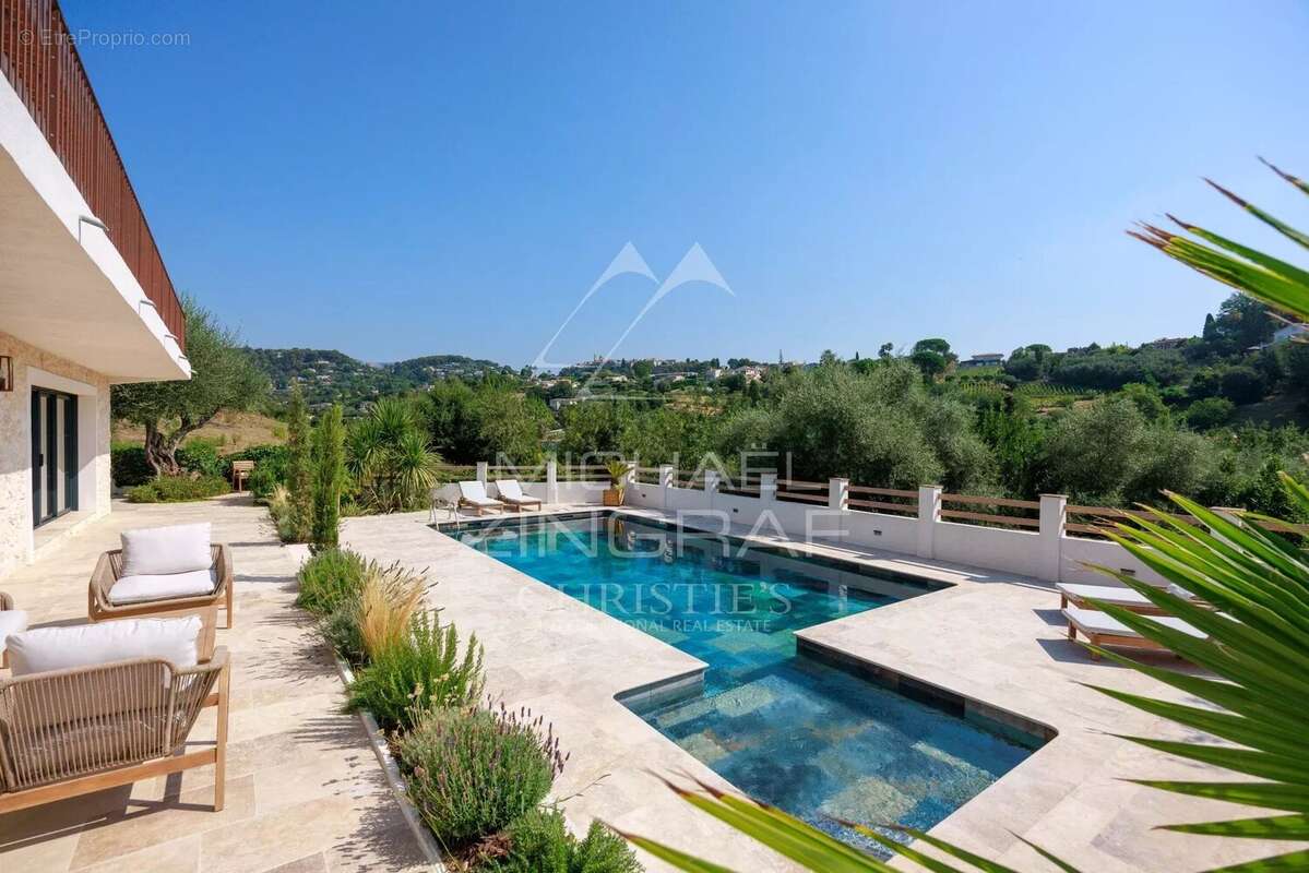 Vue panoramique sur le village de Saint Paul de Vence - photo 2