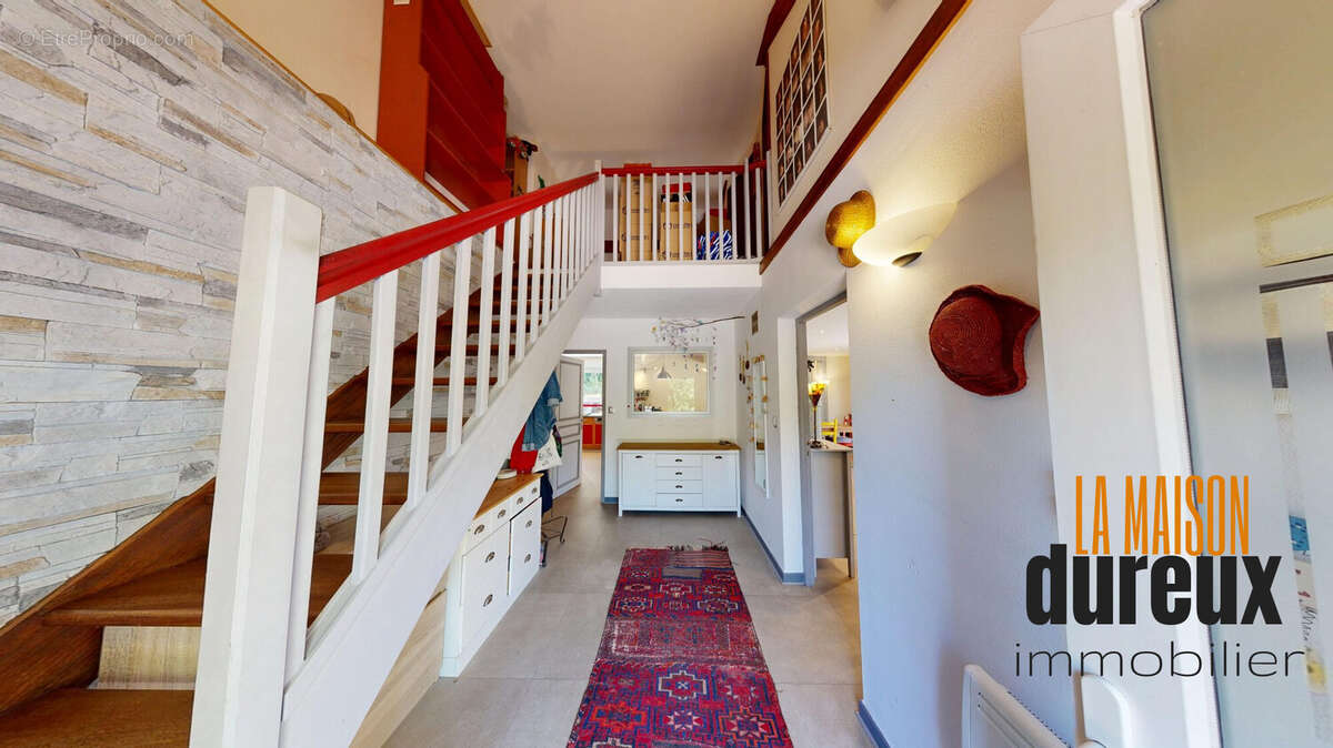 Maison 163 m² à Arc-Les-Gray  - photo 7