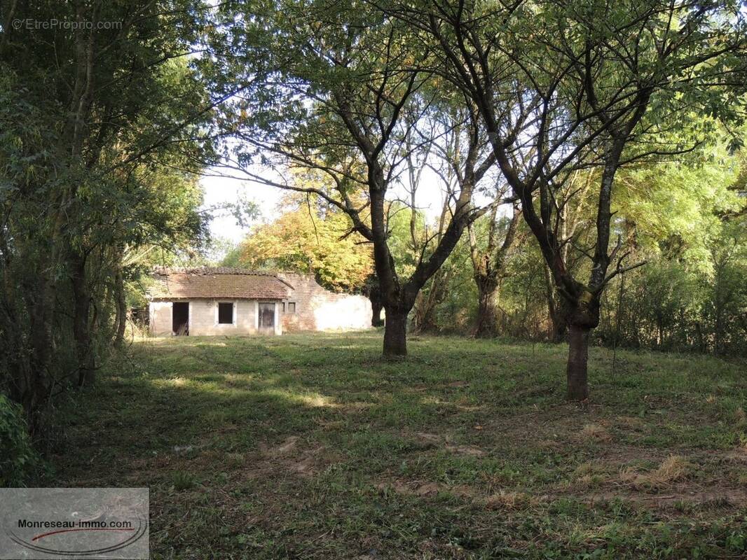 Terrain à PONT-DE-VAUX