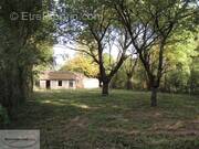 Terrain à PONT-DE-VAUX