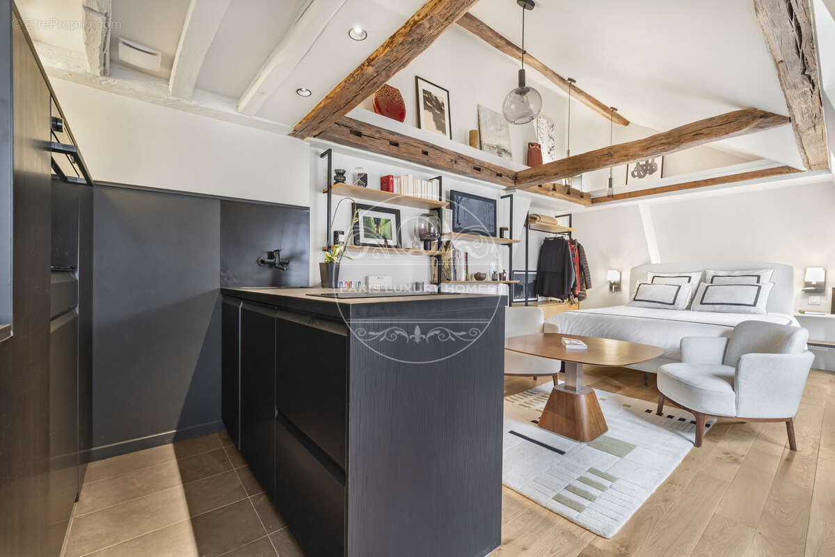 Appartement à PARIS-1E