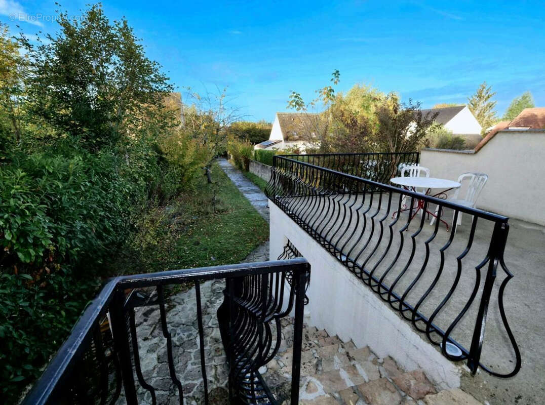 Maison à VAUX-LE-PENIL