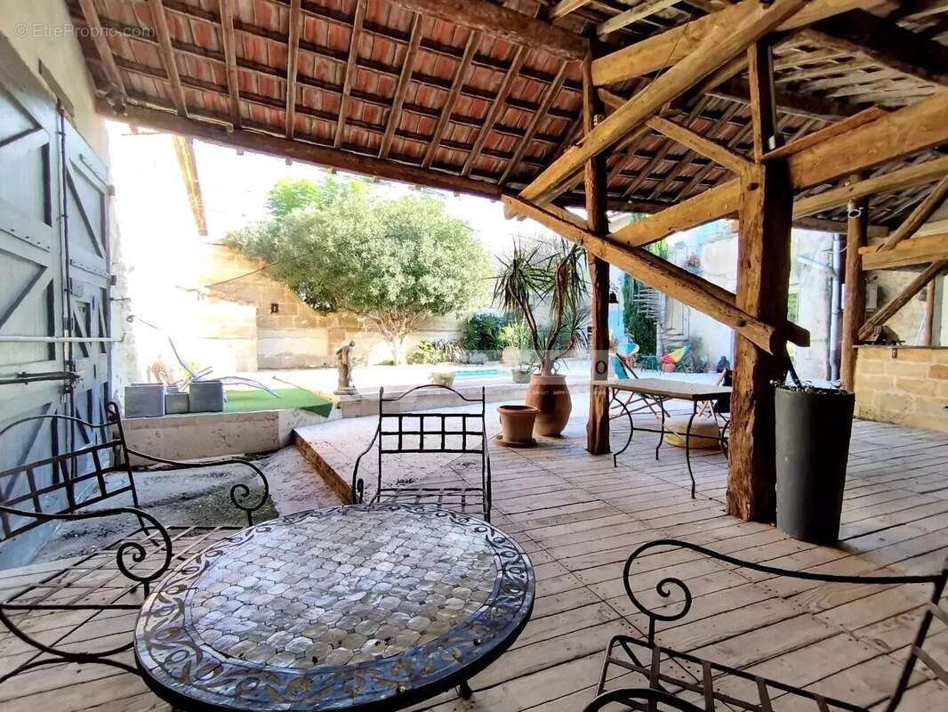 Mas de village au coeur de Fontvieille avec piscine et hangar - photo 7