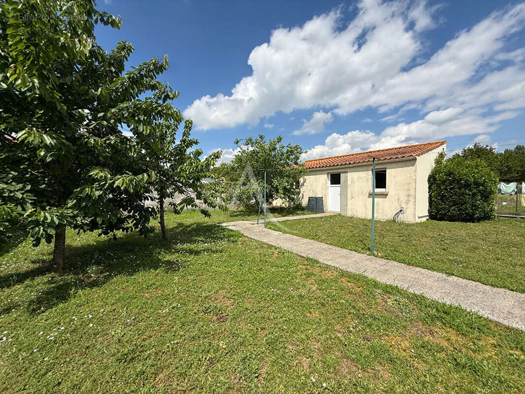 Maison à CHAMPAGNE-LES-MARAIS