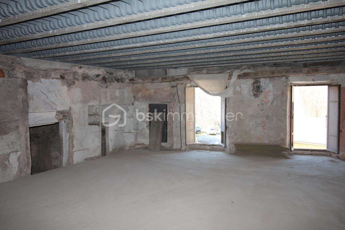 Maison de village à rénover intégralement – Projet réservé aux connaisseurs - photo 4