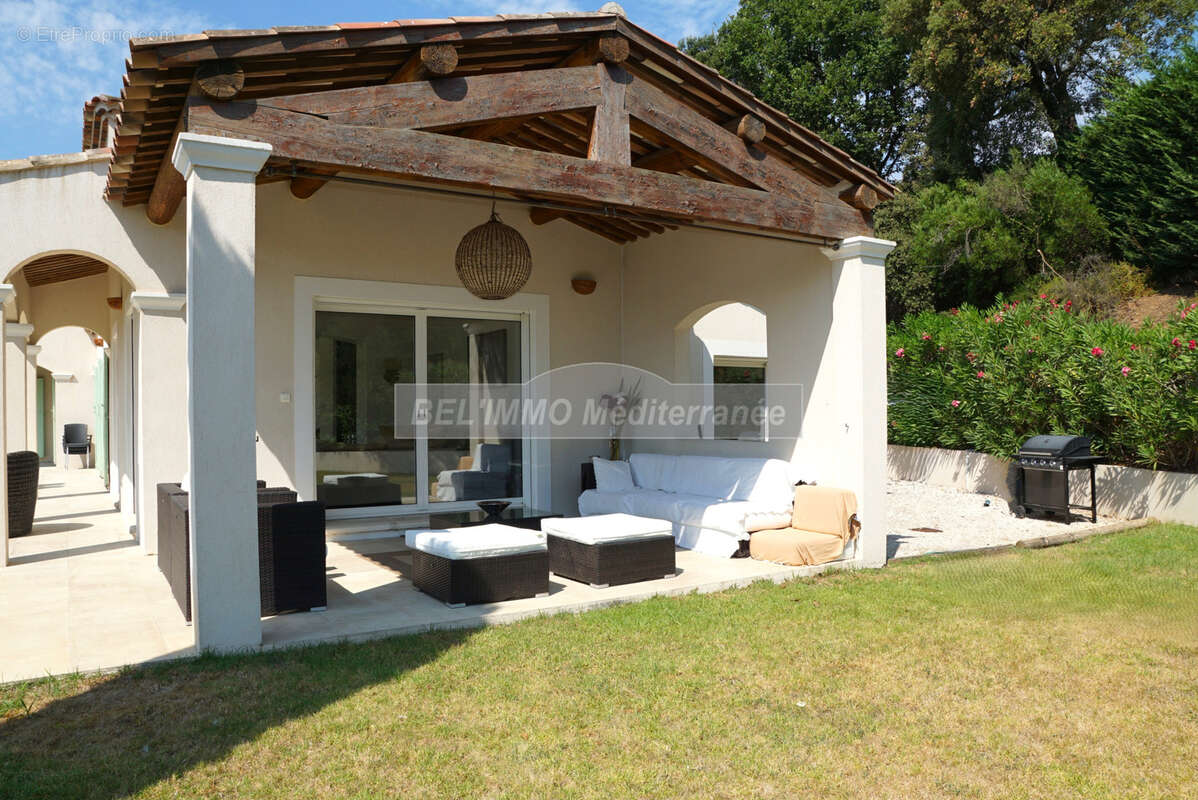 Propriété de 200 m2, piscine, terrain de 4000 m2 - photo 8