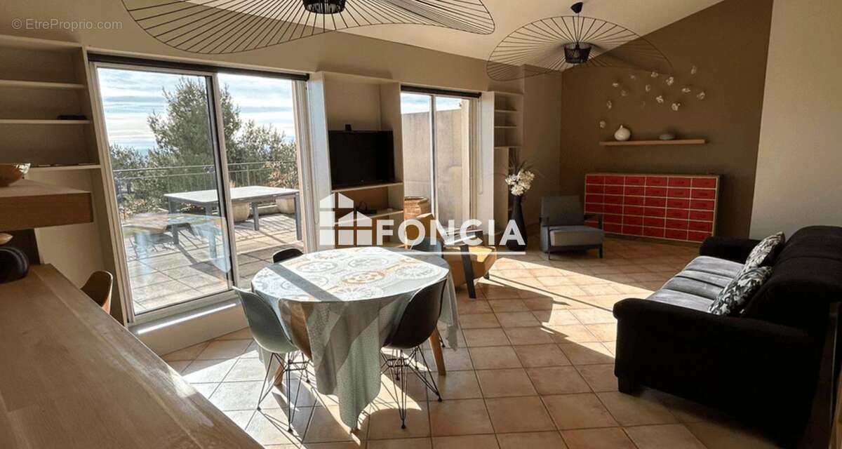 Appartement à VILLENEUVE-LES-AVIGNON