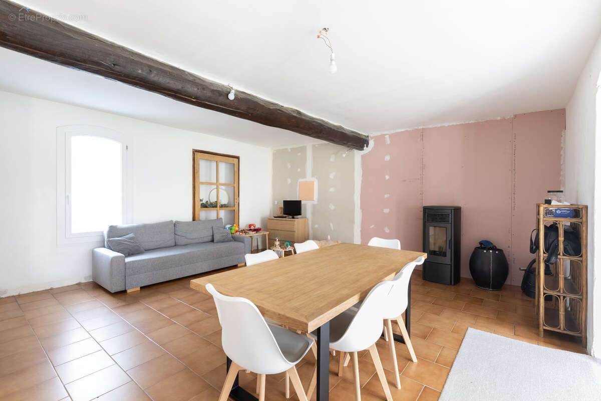 Maison à MAUBEC