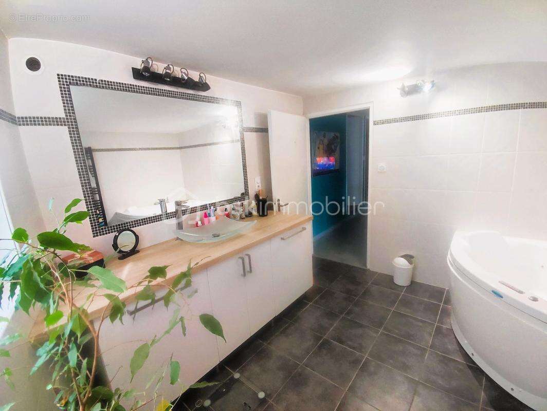 Appartement à BOURG-SAINT-ANDEOL