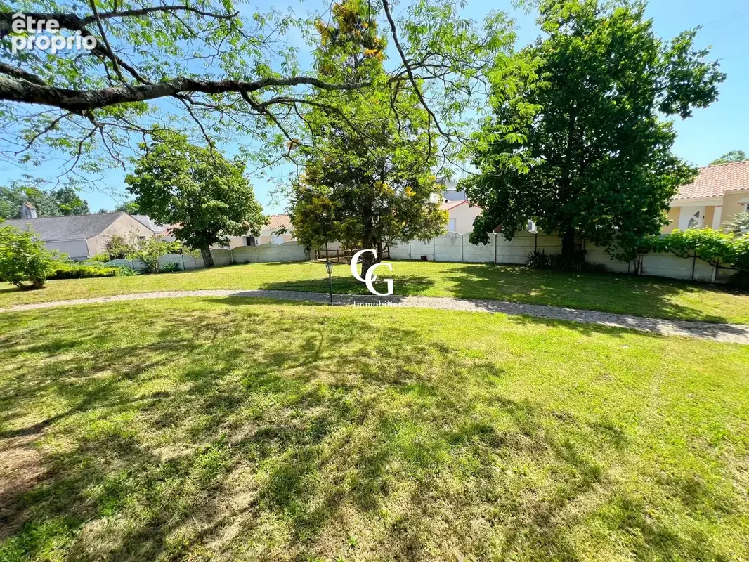 Maison 7 pièces 210 m² à vendre à Montbert (44140) - photo 2