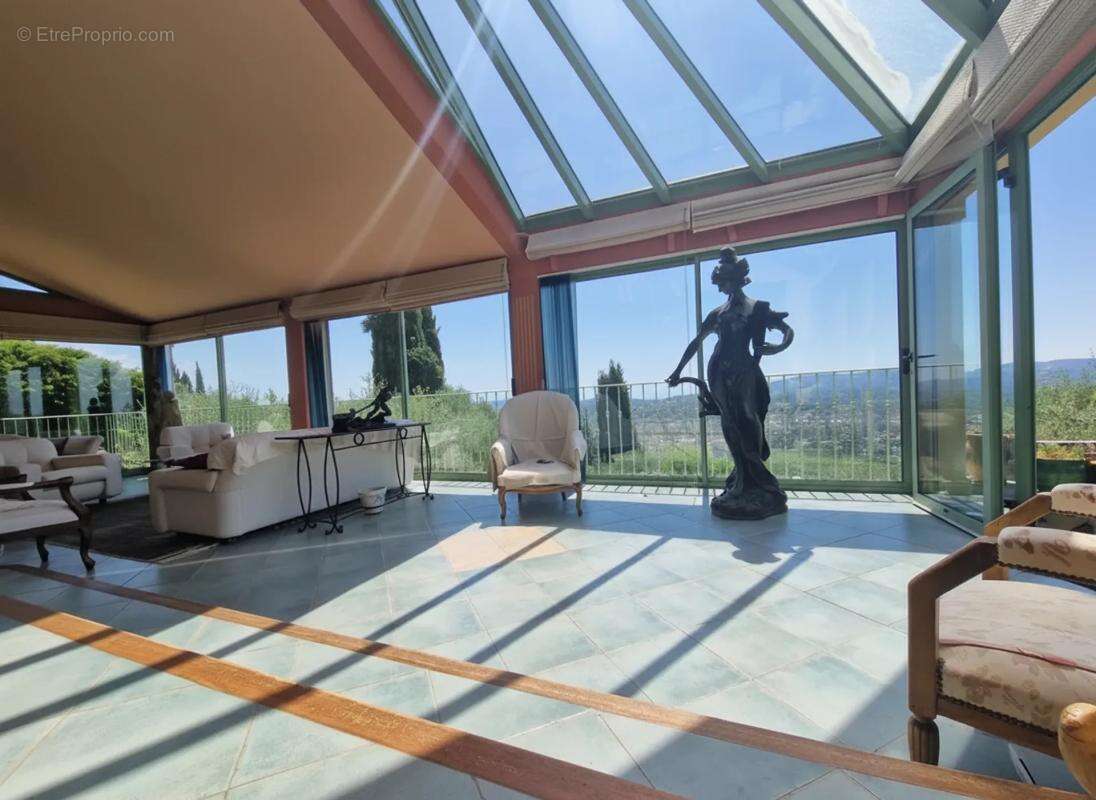Villa avec piscine, vue sur collines, mer et lac + maison d'amis - photo 2