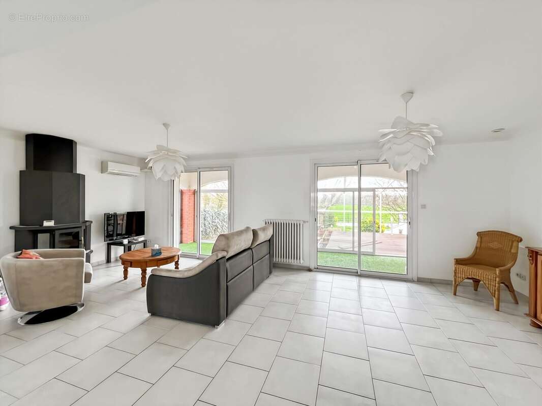 Maison à LA SALVETAT-SAINT-GILLES