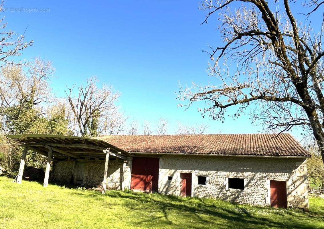 Maison à VILLEBOIS-LAVALETTE