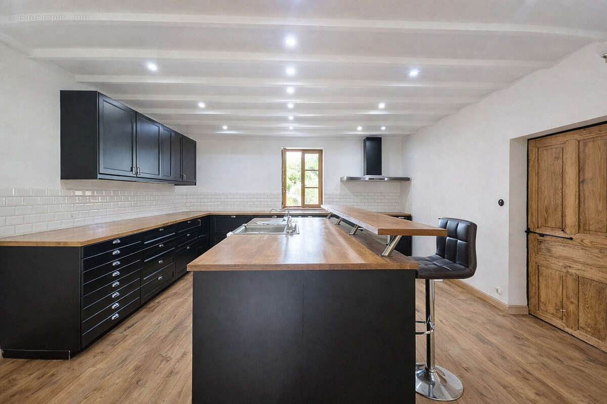 Maison à MONTREVEL-EN-BRESSE