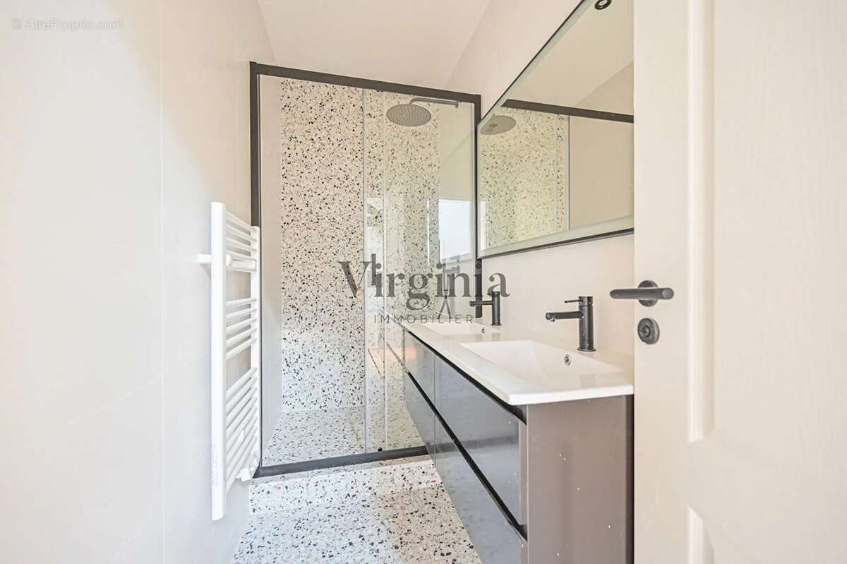 Appartement à CHARENTON-LE-PONT