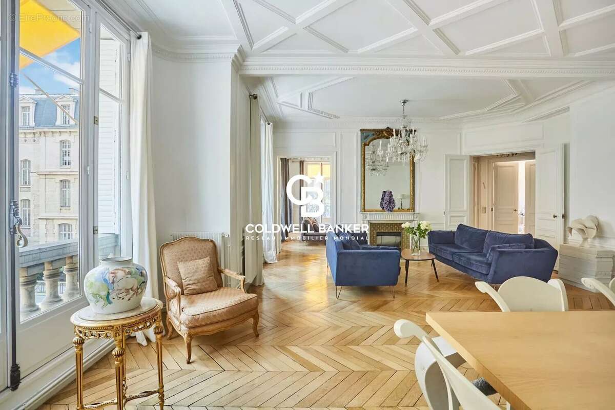 Appartement à PARIS-16E